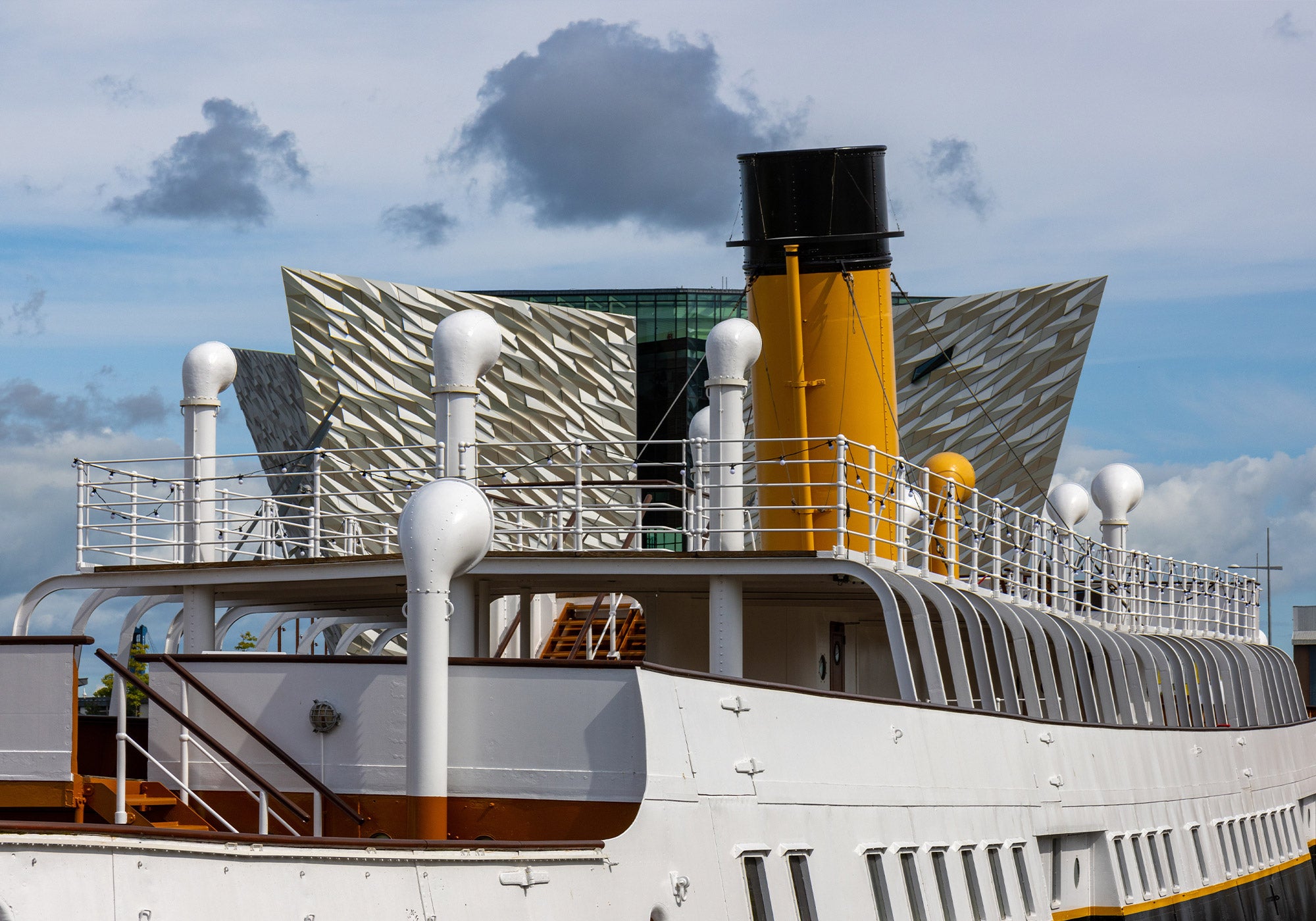 Belfast Sightseeing + Causeway Tour Combo